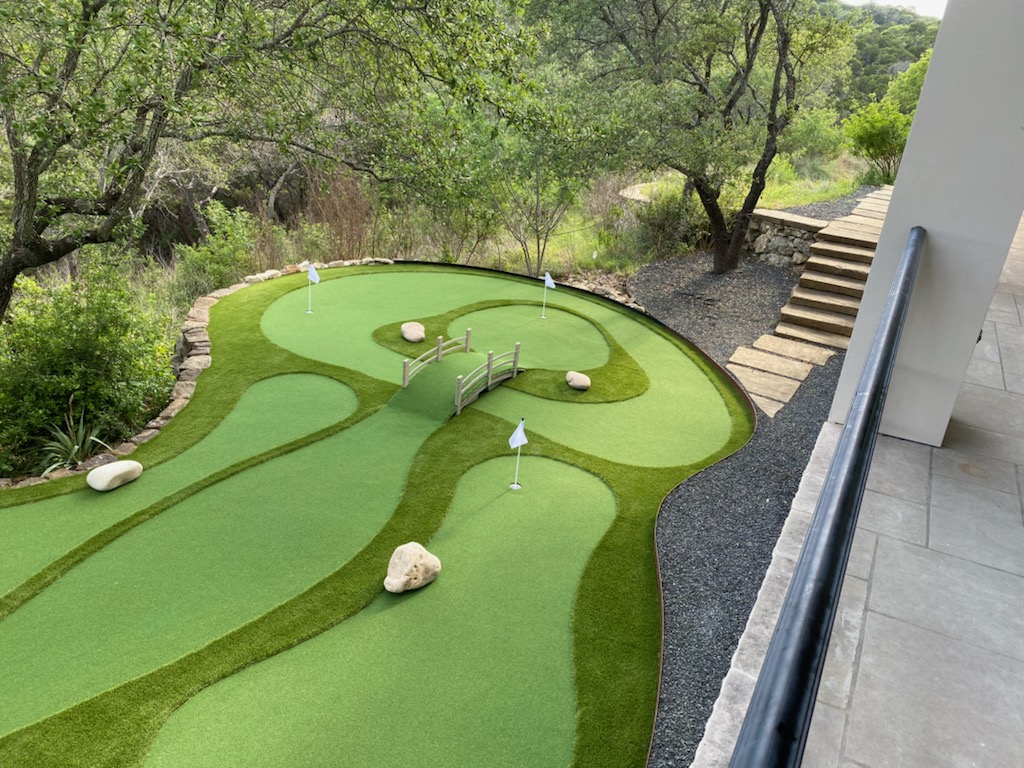 Use creative obstacles for your Greenwich mini golf course